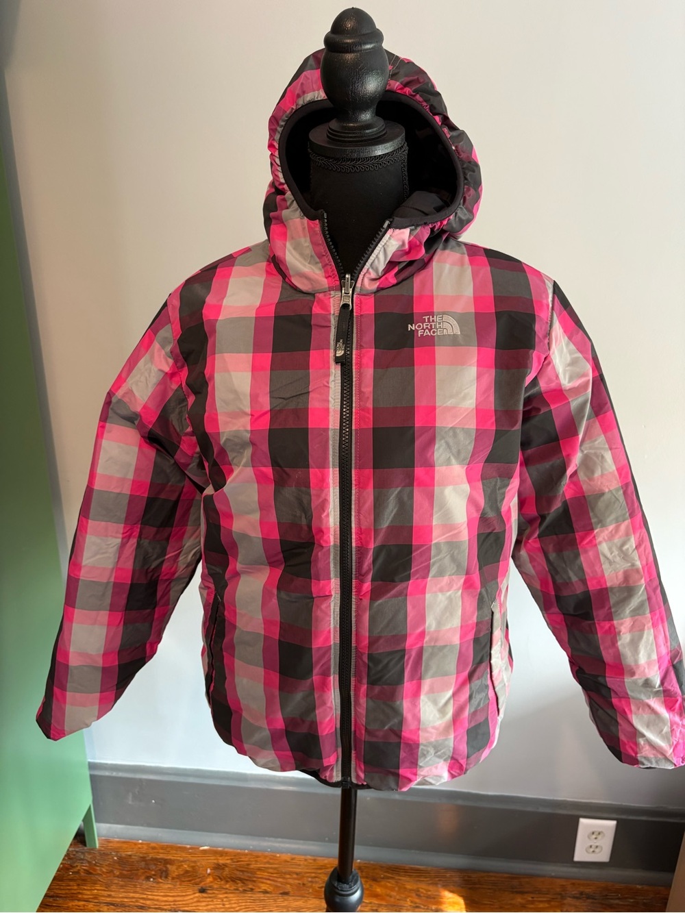 The North Face Girls Pink Plaid /Black Reversible Hooded Puffer 550 Jacket XL